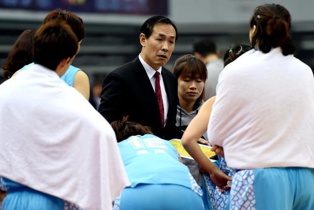 北京首钢队夺魁曼杰高效表现,全队士气高涨的简单介绍 北京首钢队夺魁曼杰高效表现,全队士气高涨的简单介绍