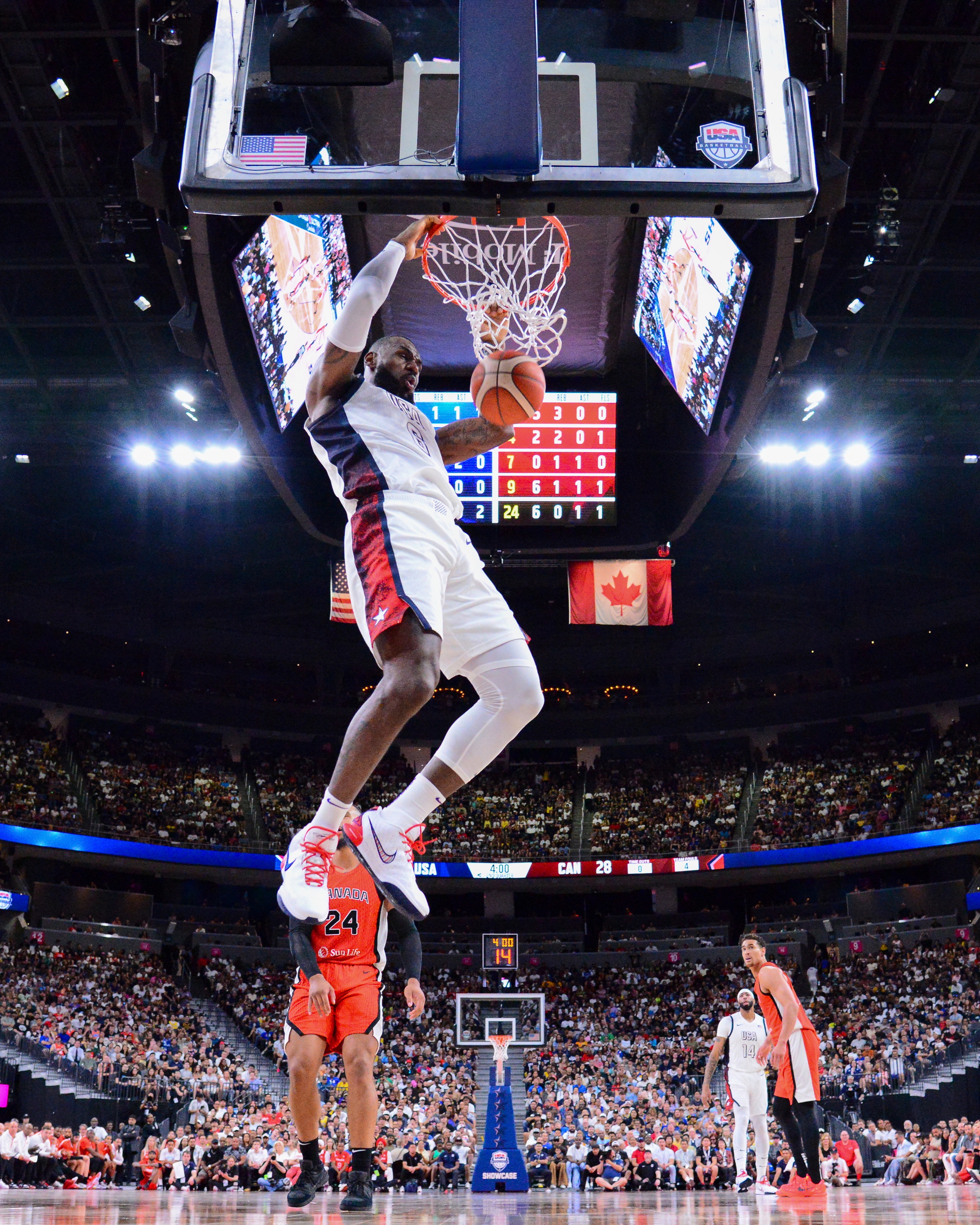 加拿大篮球明星桑德斯受伤,影响比赛表现 加拿大篮球明星桑德斯受伤,影响比赛表现