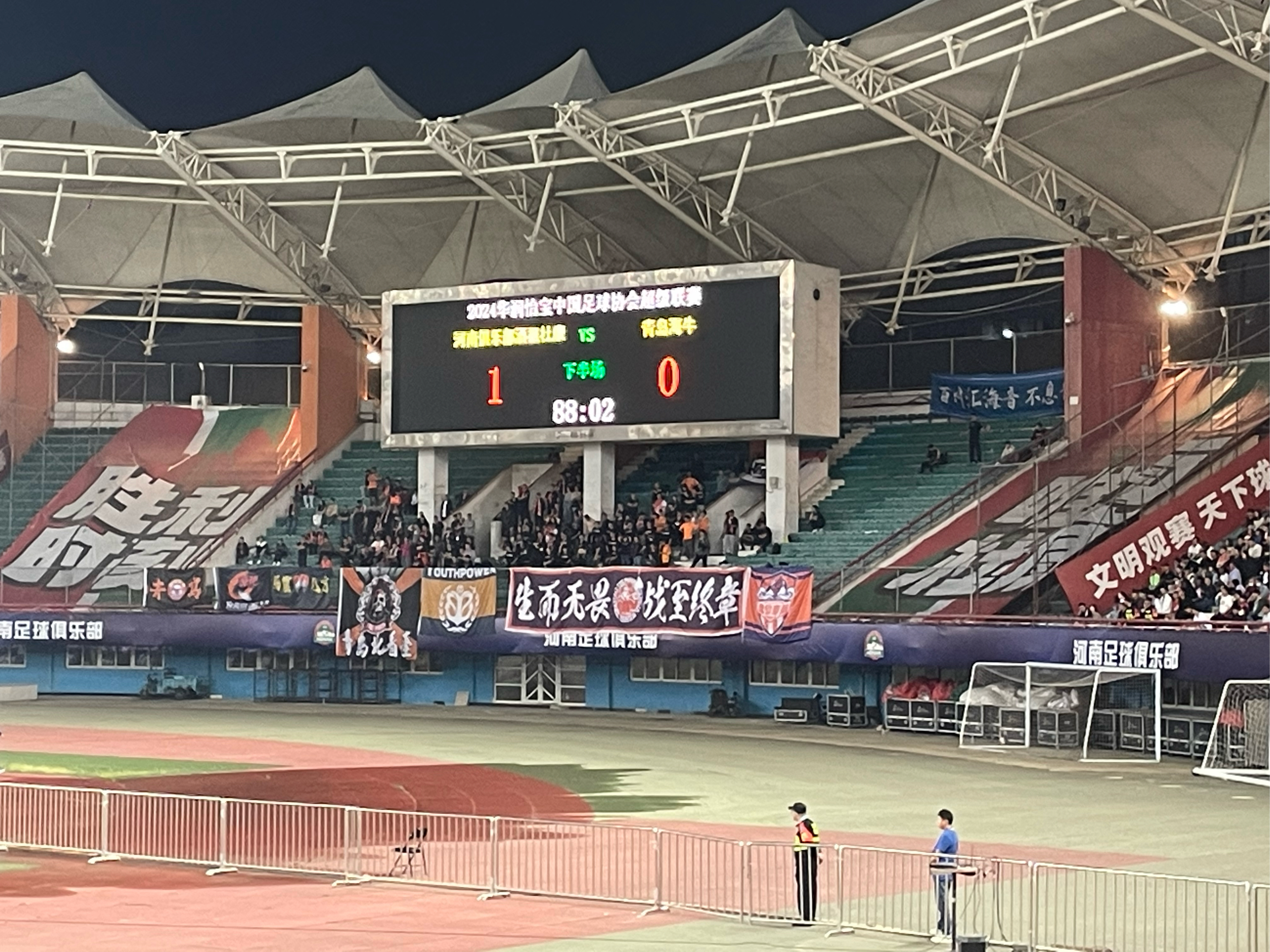 关于河南队球员在比赛中表现出色,取得惊人胜利的信息 关于河南队球员在比赛中表现出色,取得惊人胜利的信息