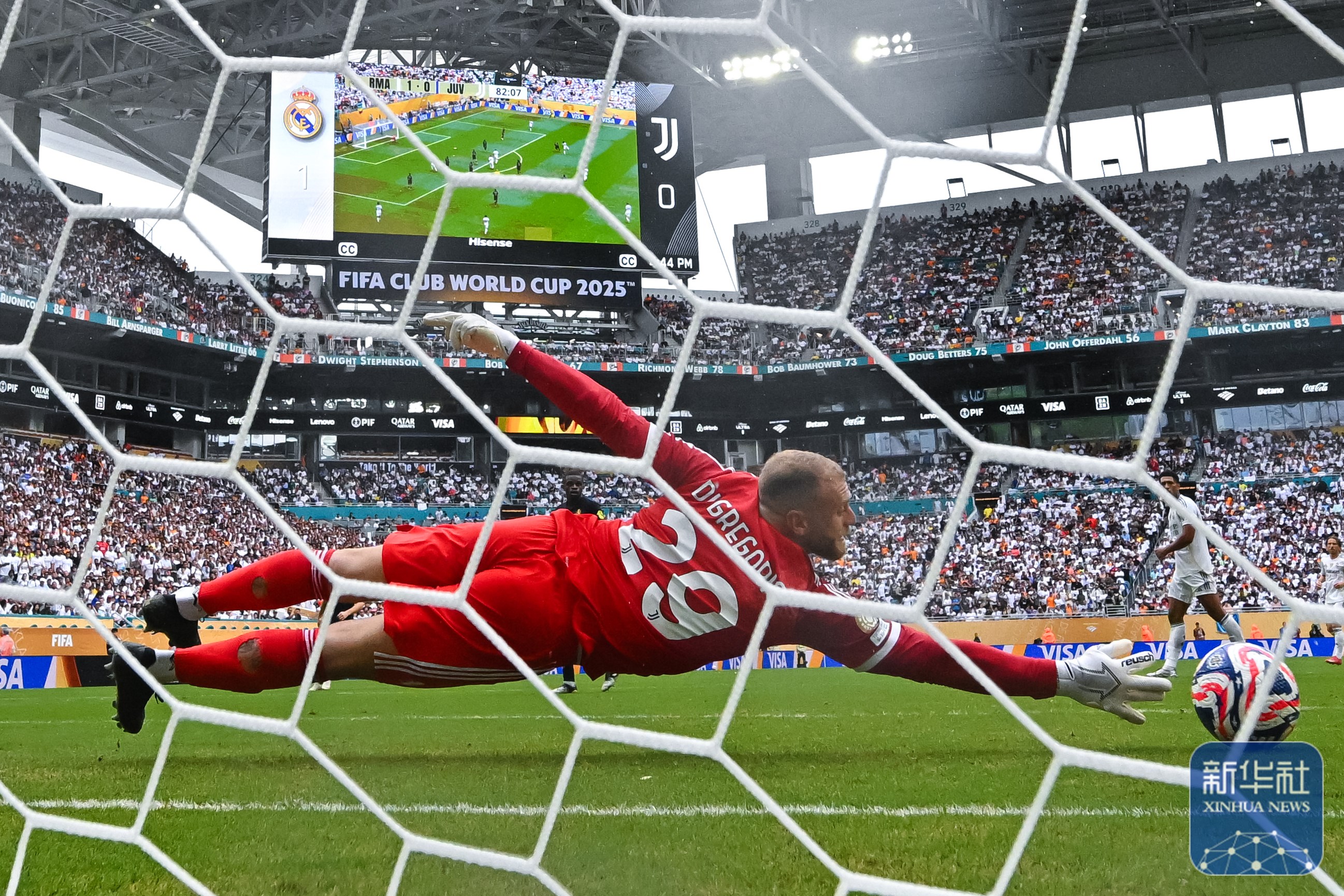 马德里竞技惊险晋级,球迷欢呼不已的简单介绍 马德里竞技惊险晋级,球迷欢呼不已的简单介绍