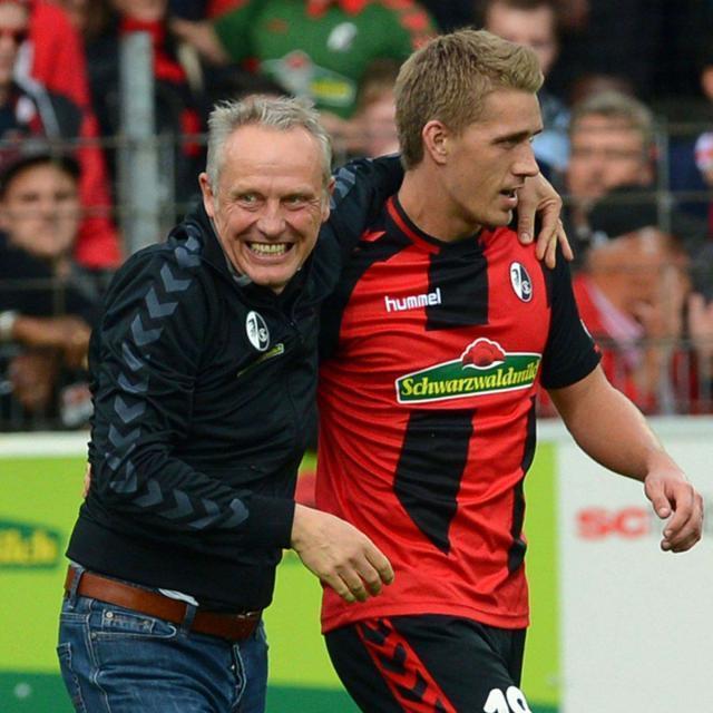 元老球员闪耀，弗赖堡队再次获胜的简单介绍