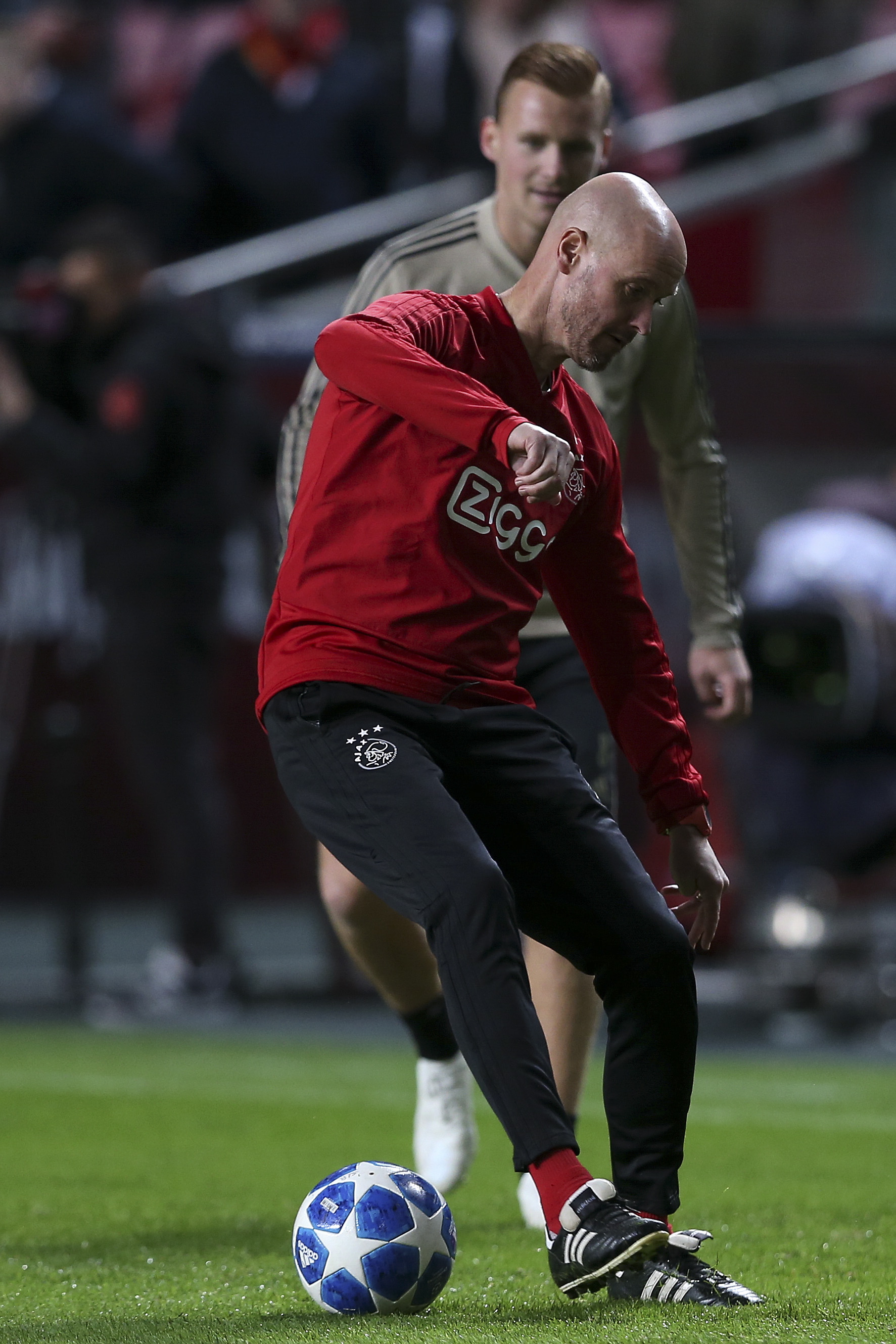 包含阿贾克斯再战法国联赛，豪取连胜走势稳健的词条